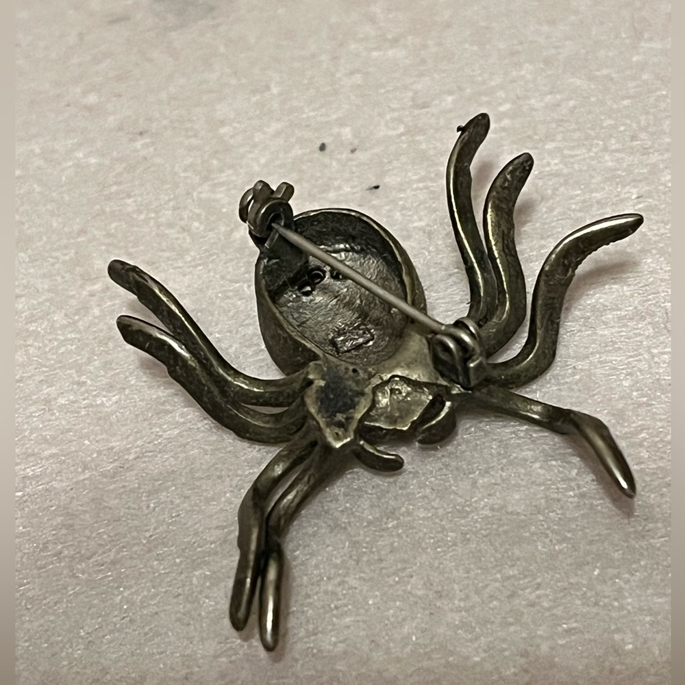 Vintage Marcasite look spider brooch in dark silver - Picture 7 of 7